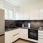 Luxury 2 Апартаменты *
